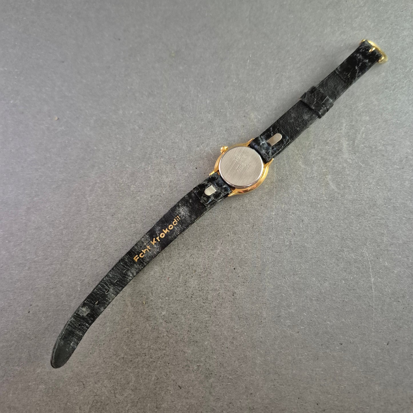 Klassische Damen Uhr TH mit römischen Ziffern und Krokoband