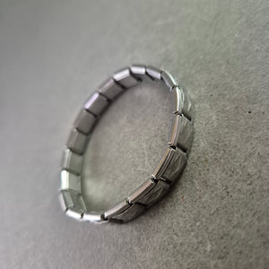 Elegantes O-Ring Armband aus Metall in Silberfarben