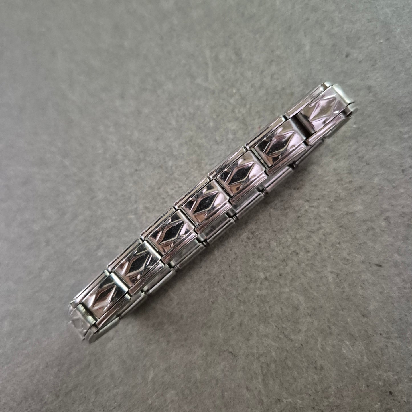 Elegantes O-Ring Armband aus Metall in Silberfarben