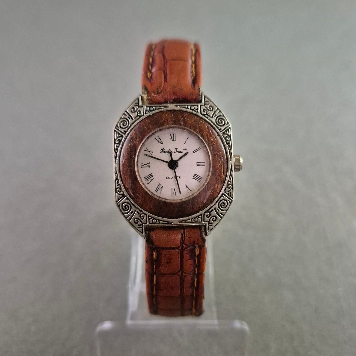 Elegante Damen Uhr Pacific Time mit Holzoptik und Krokoband