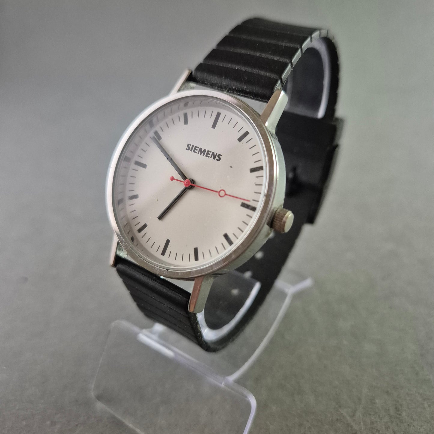 Herren Uhr SIEMENS mit schlichtem Design und schwarzem Lederarmband