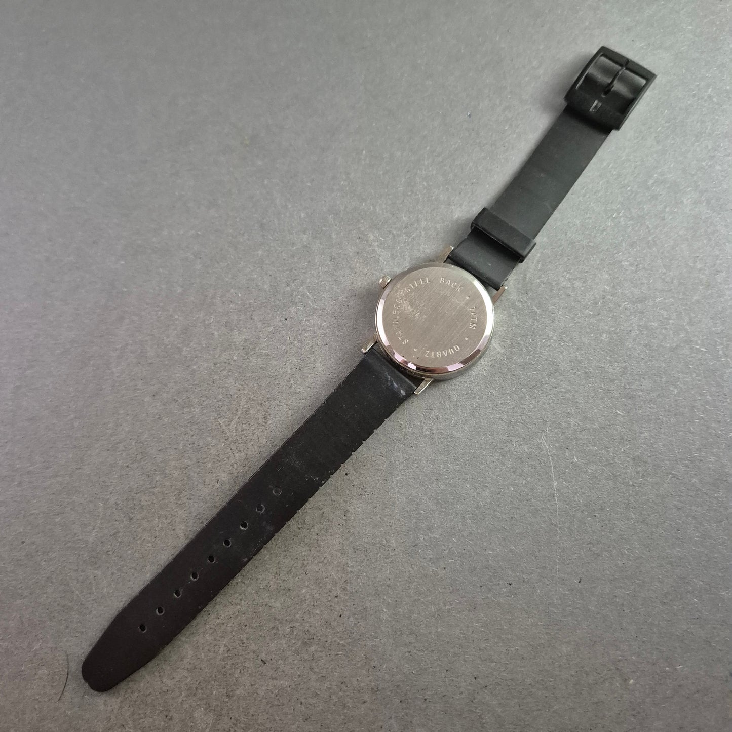 Herren Uhr SIEMENS mit schlichtem Design und schwarzem Lederarmband