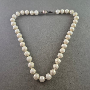 Elegante Perlenkette mit Magnetverschluss