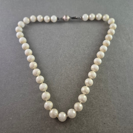 Elegante Perlenkette mit Magnetverschluss