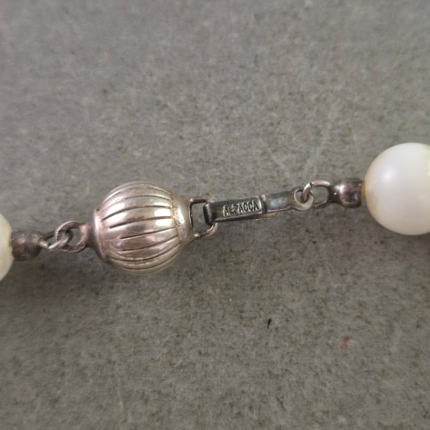 Elegante Perlenkette mit Magnetverschluss