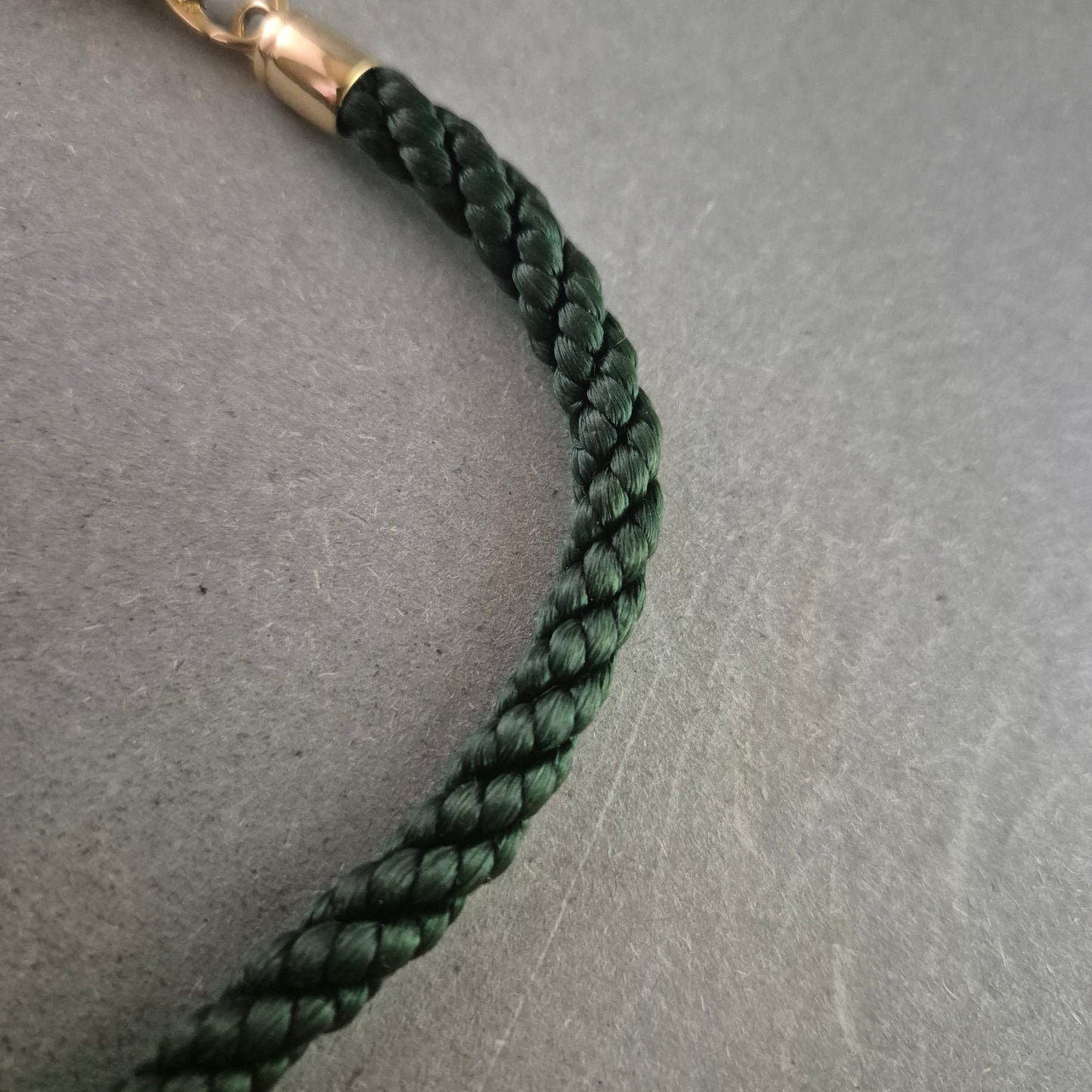 Herz Anhänger Halskette mit grünem Band – Rustikaler Trachtenstil