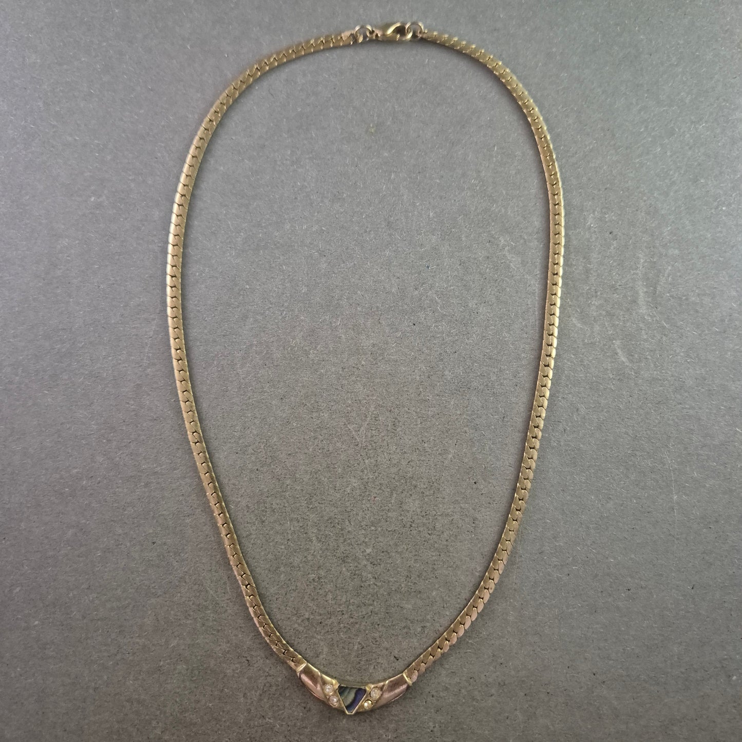 Vergoldete Halskette mit Intarsien-Element – Edles Design in Goldoptik