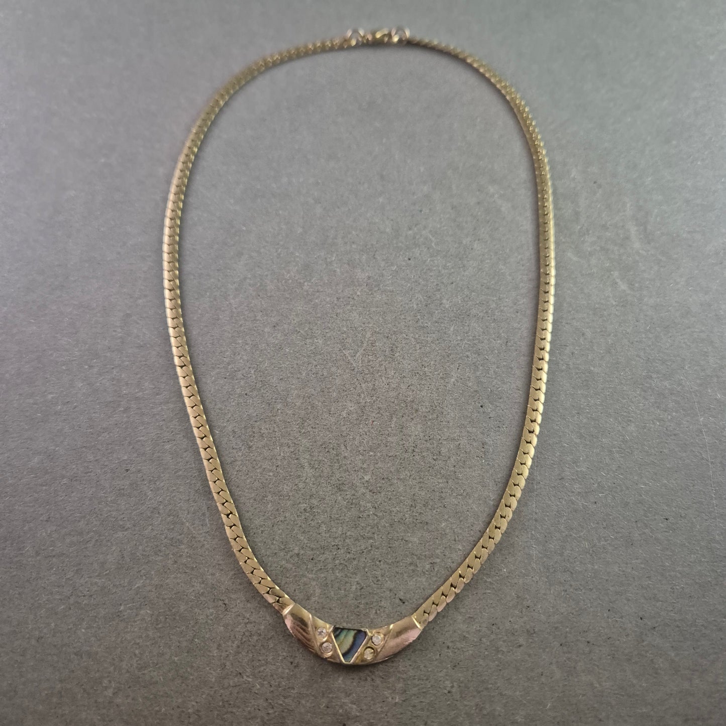 Vergoldete Halskette mit Intarsien-Element – Edles Design in Goldoptik