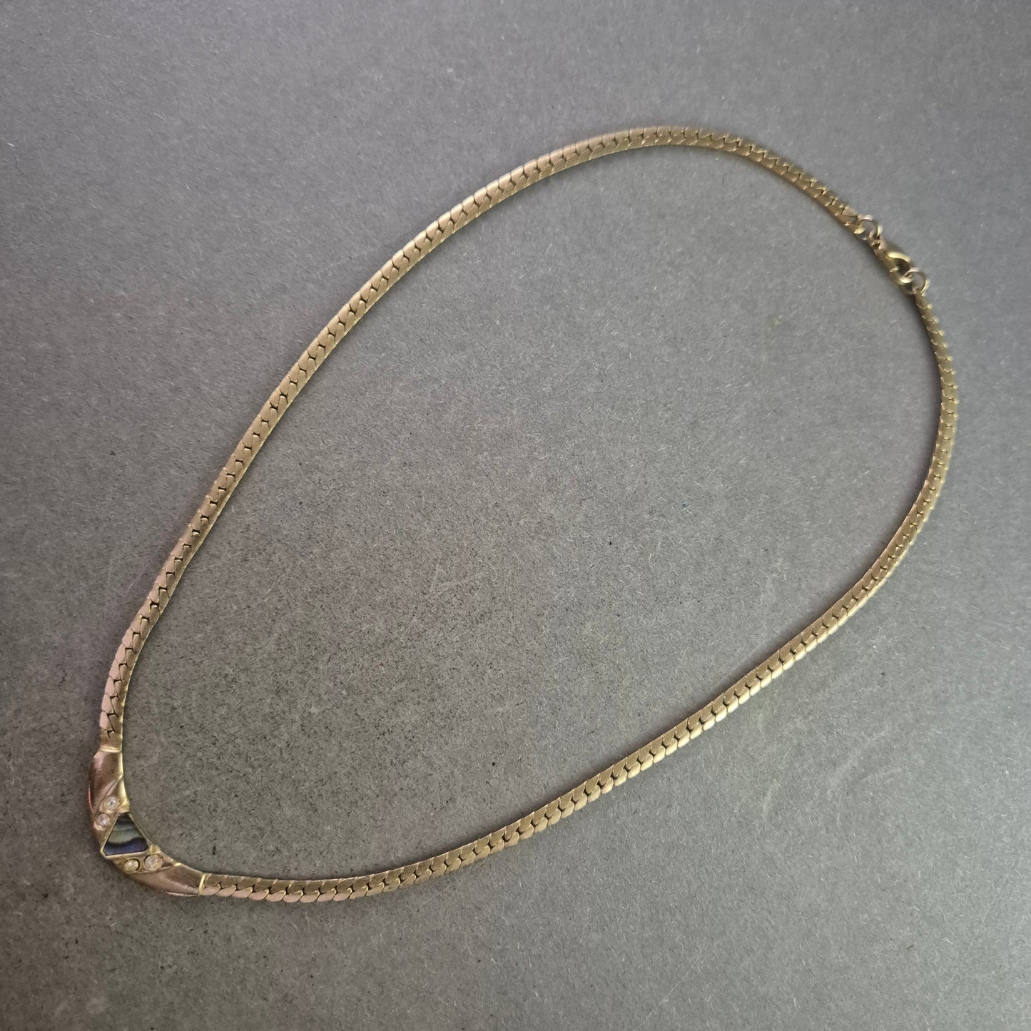 Vergoldete Halskette mit Intarsien-Element – Edles Design in Goldoptik