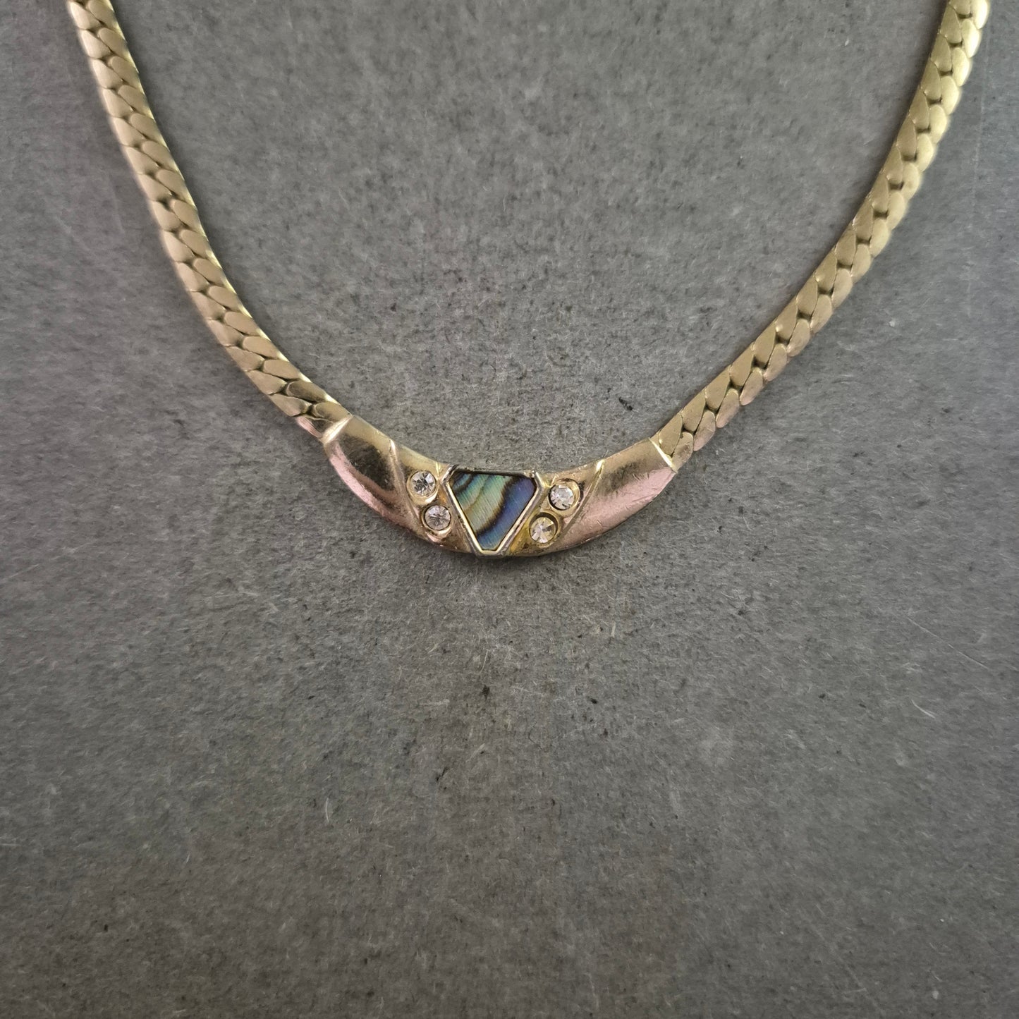 Vergoldete Halskette mit Intarsien-Element – Edles Design in Goldoptik