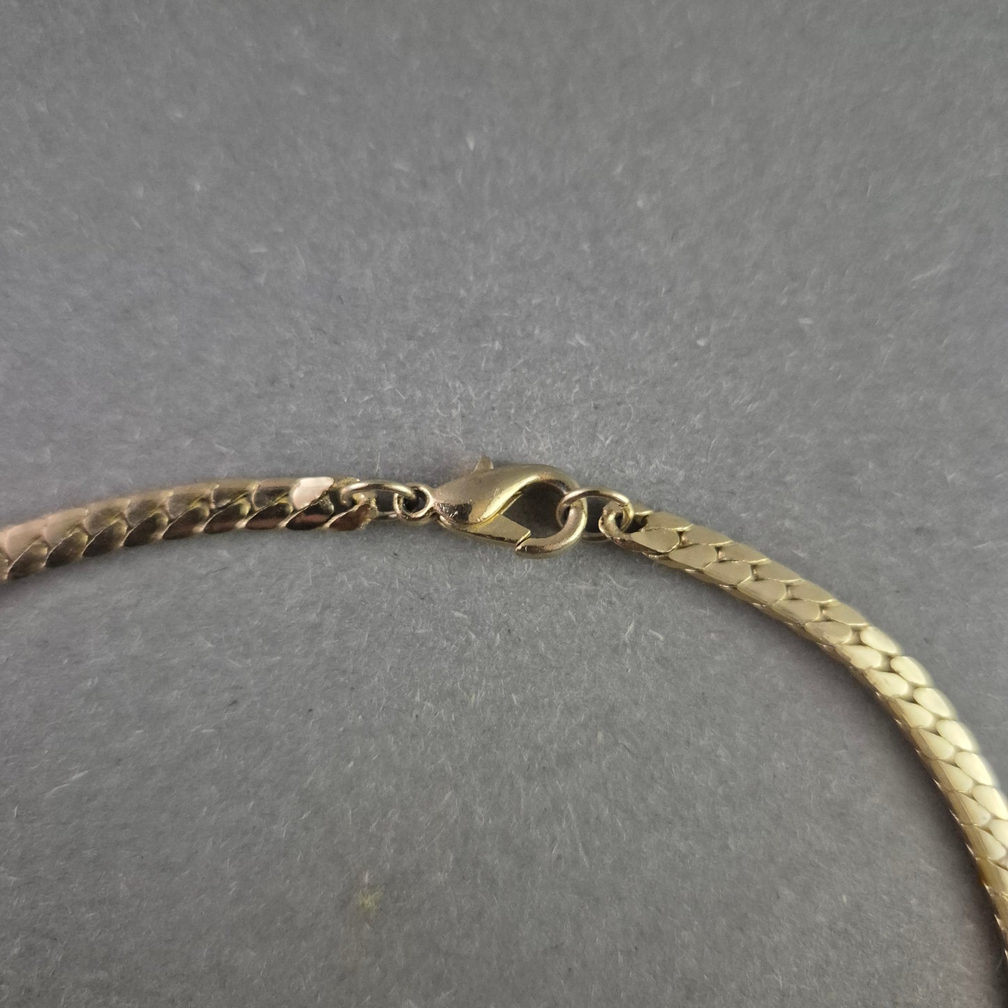 Vergoldete Halskette mit Intarsien-Element – Edles Design in Goldoptik