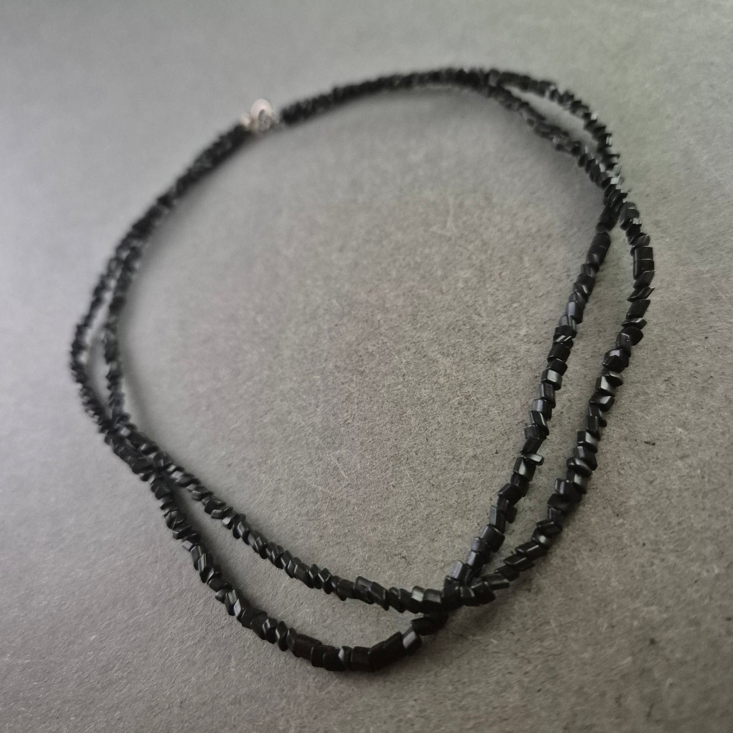 Schwarze Hämatit Halskette – Zweireihiger Look mit edlem Glanz