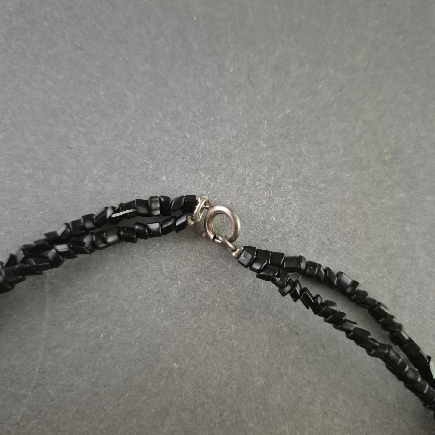 Schwarze Hämatit Halskette – Zweireihiger Look mit edlem Glanz