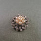 Elegante Strassbrosche mit Perlen – Blumenförmiges Vintage-Design