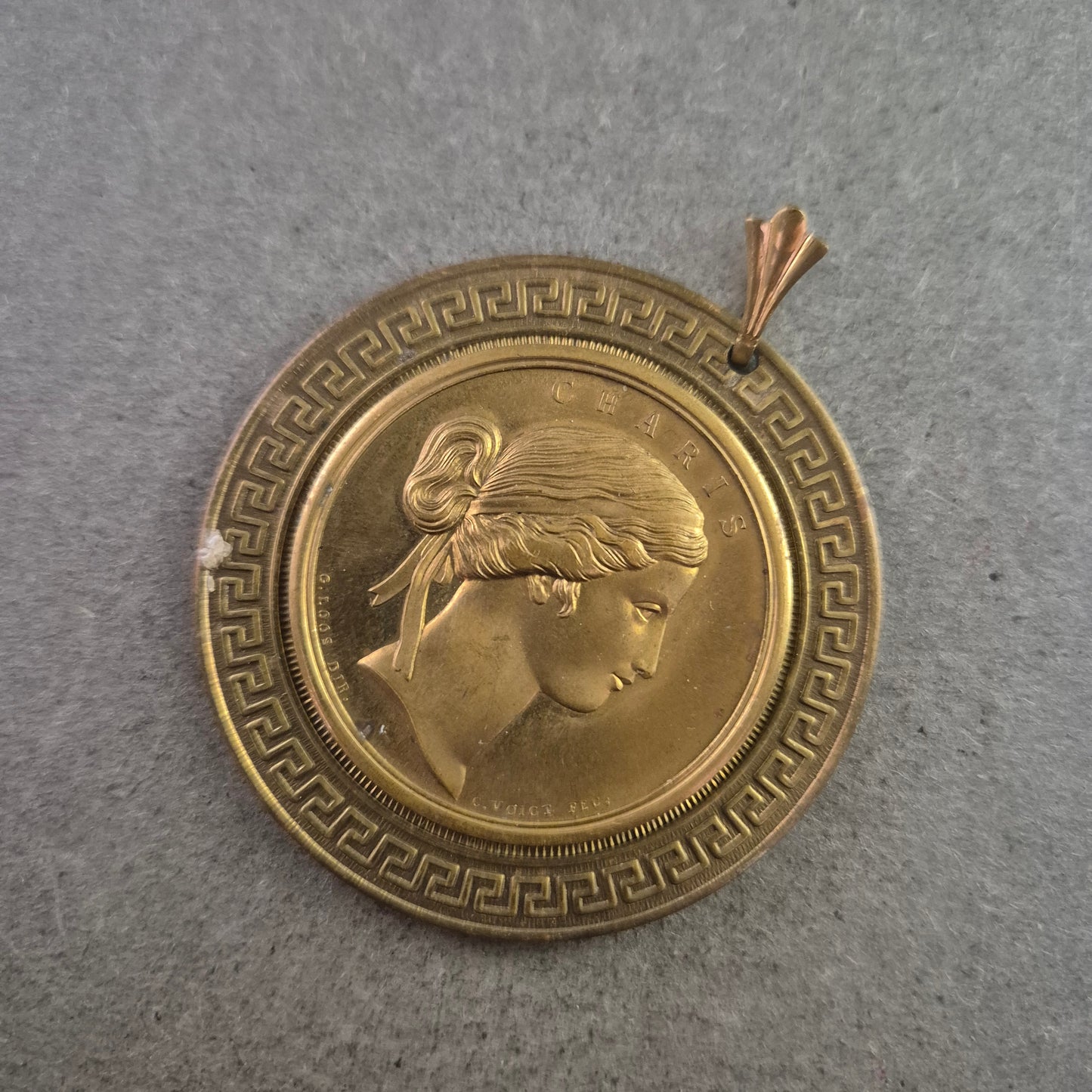 Vintage Medaillon Anhänger – Antikes Münzdesign in Goldoptik