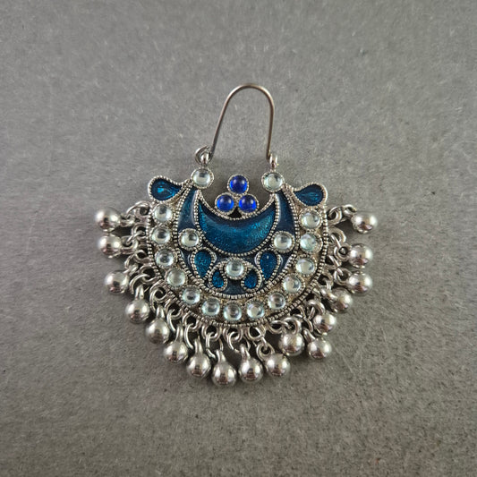 Orientalischer Ohrring mit blauem Emaille und Perlendekor