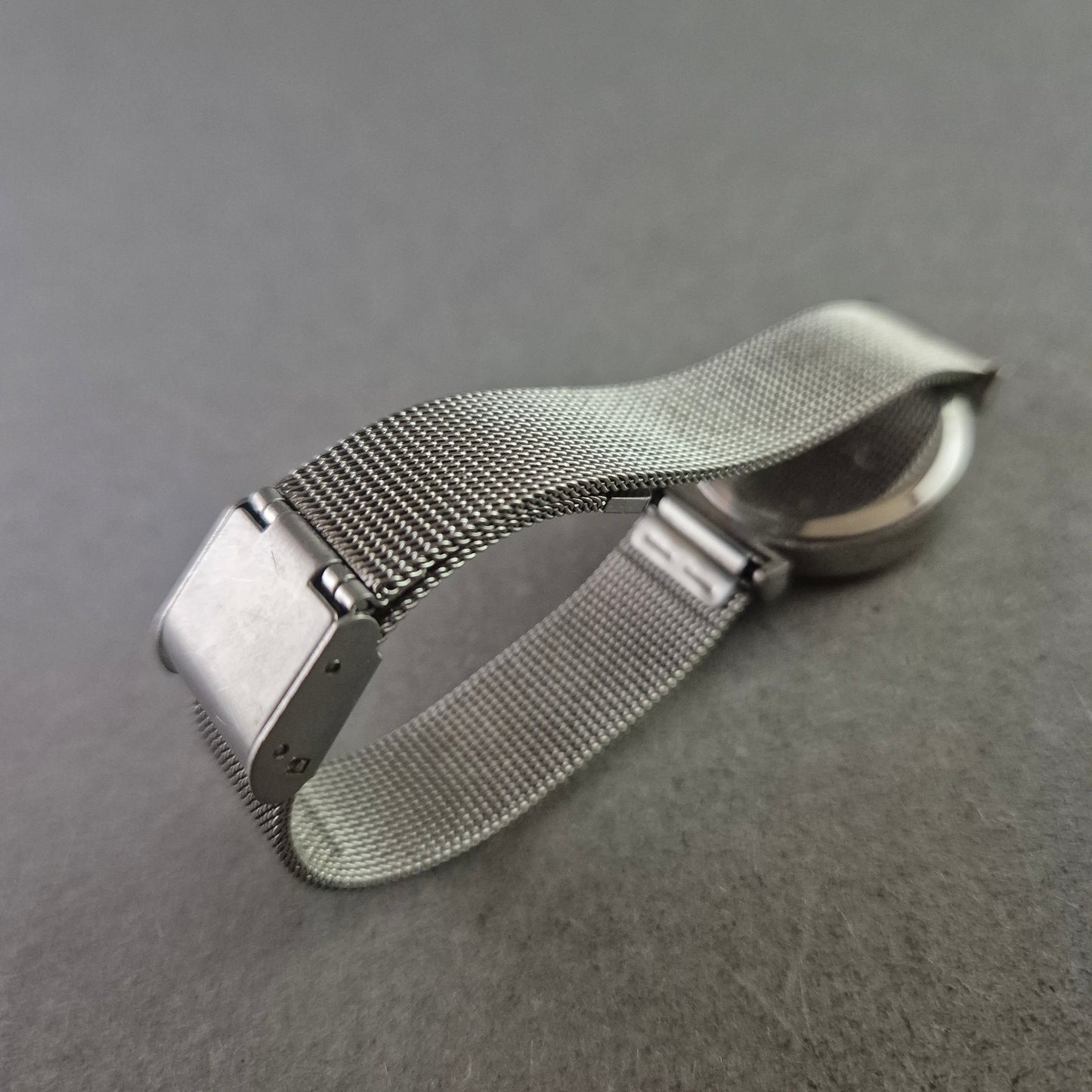 LBVYR Damen Uhr mit Mesharmband und Strassbesatz