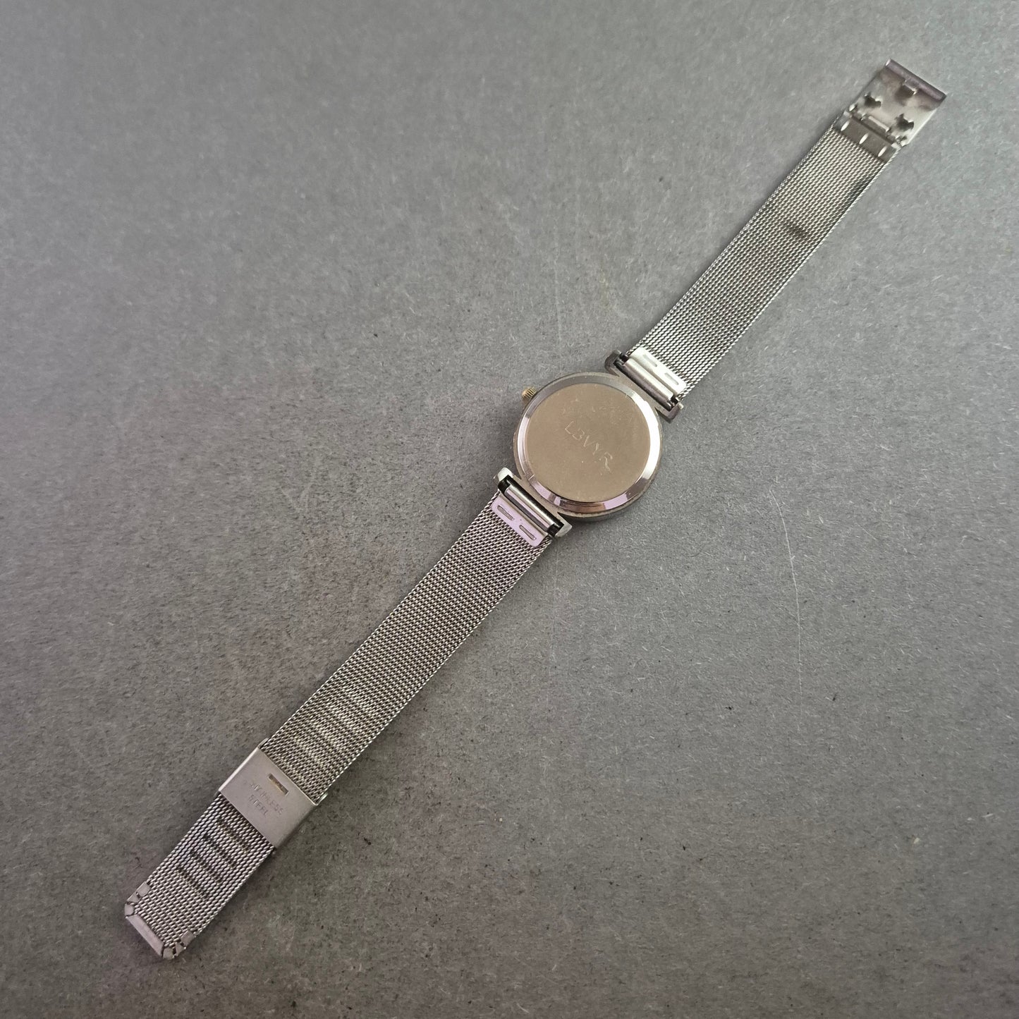 LBVYR Damen Uhr mit Mesharmband und Strassbesatz