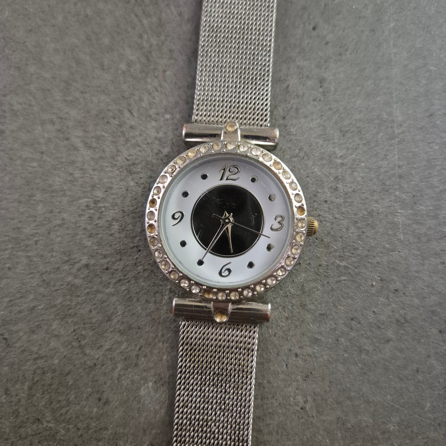 LBVYR Damen Uhr mit Mesharmband und Strassbesatz