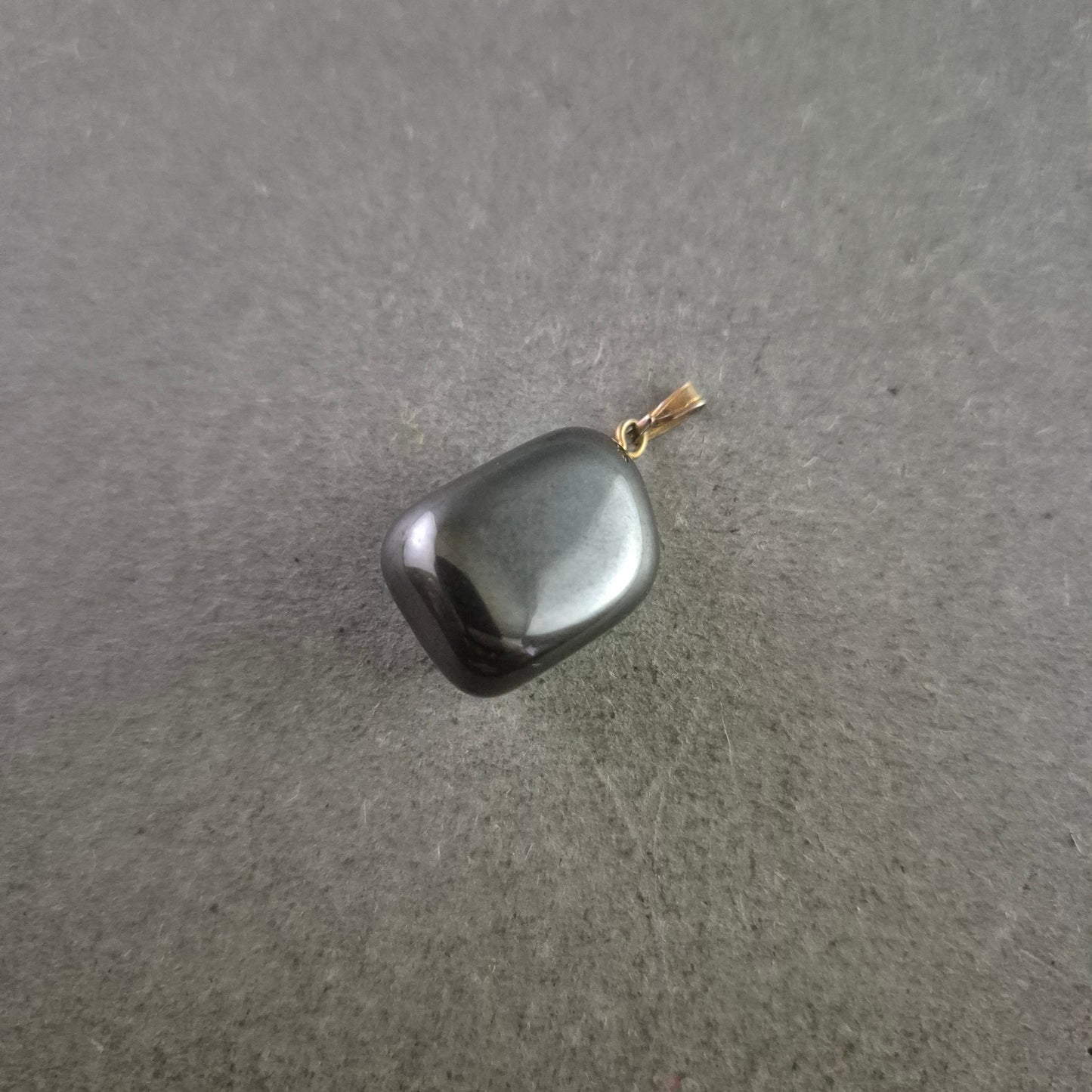 Anhänger aus Hämatit – Glänzender Naturstein in rechteckiger Form