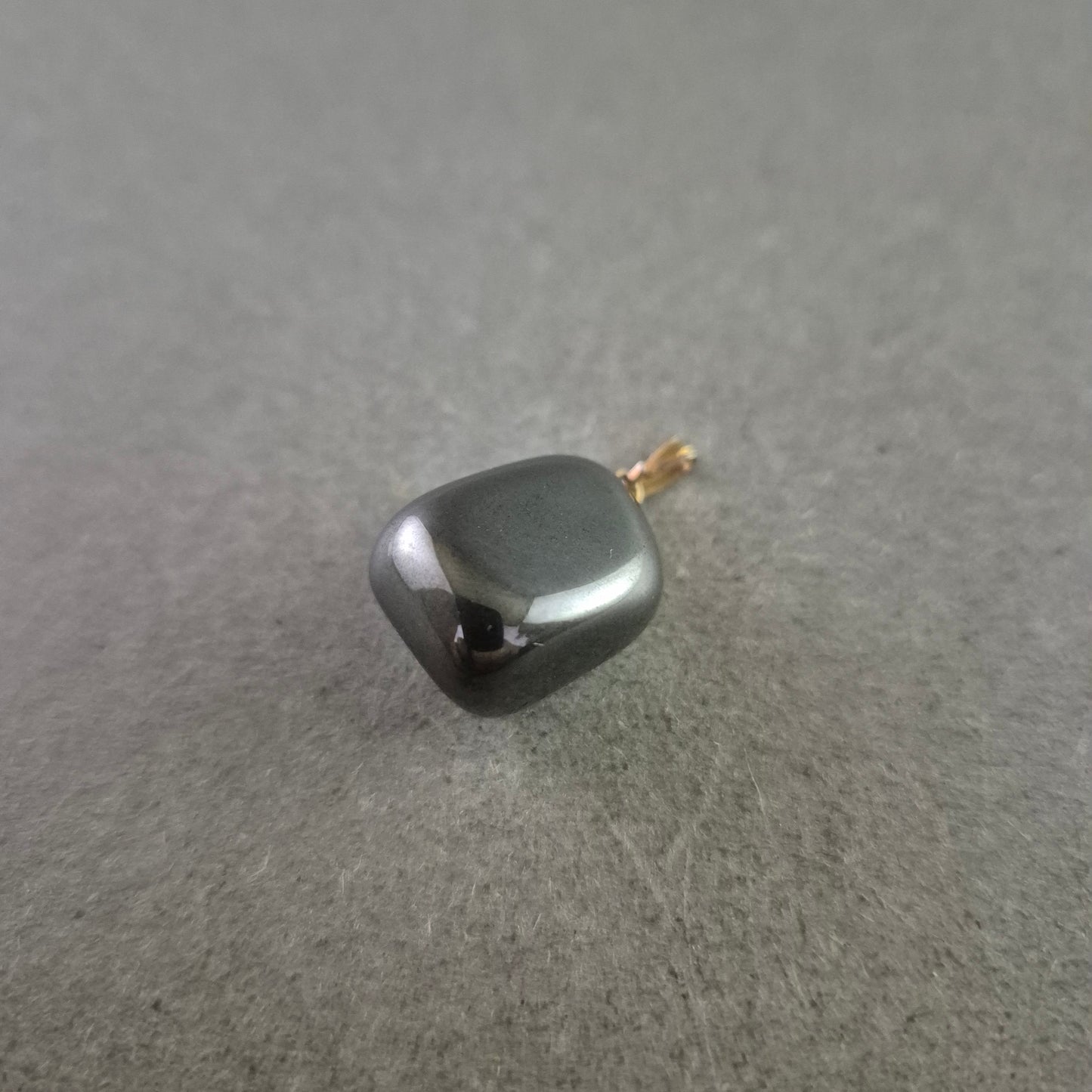 Anhänger aus Hämatit – Glänzender Naturstein in rechteckiger Form