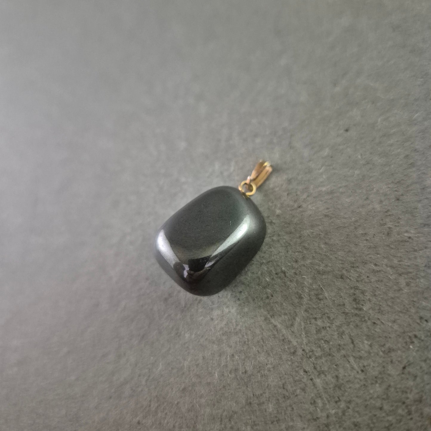Anhänger aus Hämatit – Glänzender Naturstein in rechteckiger Form