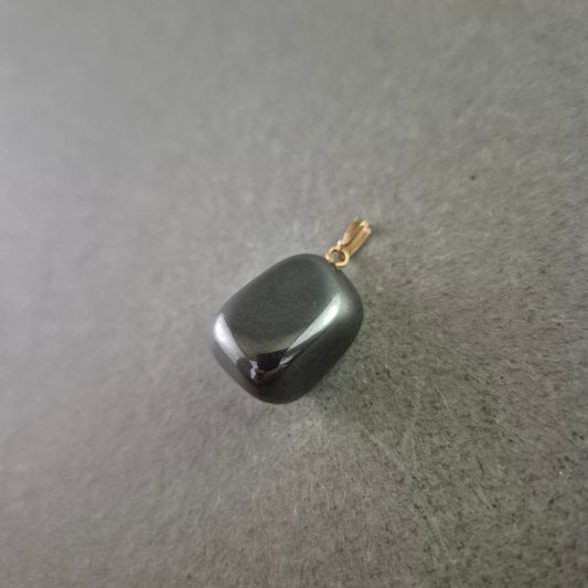 Anhänger aus Hämatit – Glänzender Naturstein in rechteckiger Form