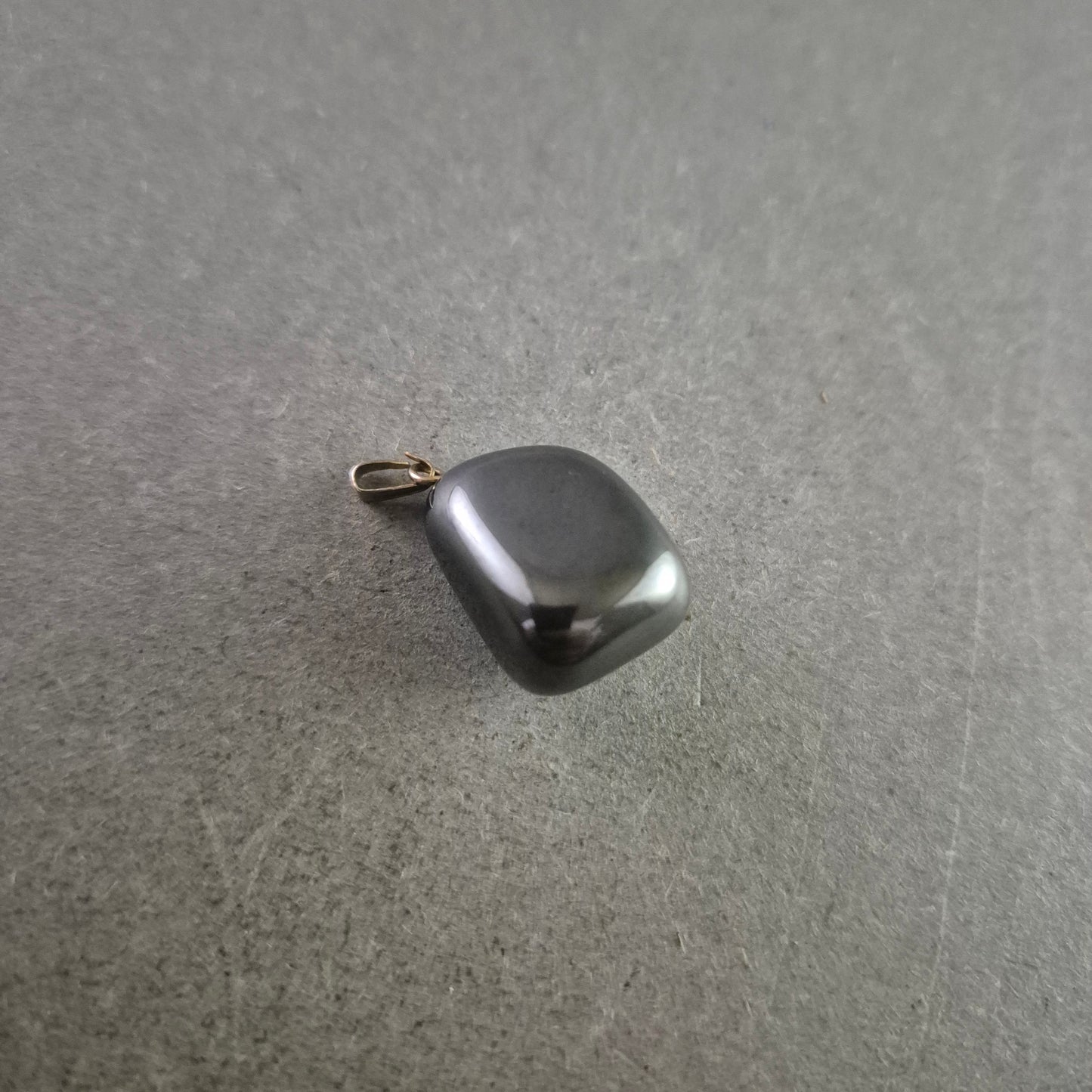 Anhänger aus Hämatit – Glänzender Naturstein in rechteckiger Form