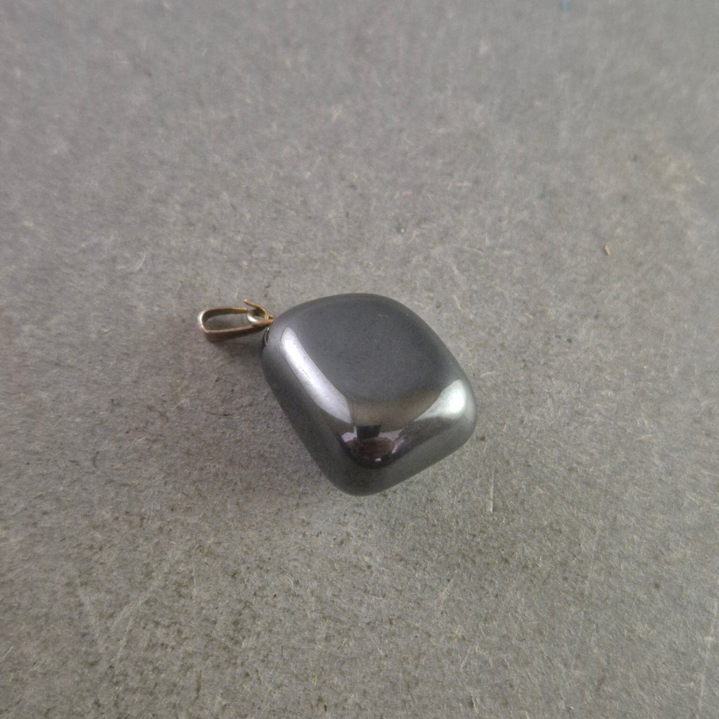 Anhänger aus Hämatit – Glänzender Naturstein in rechteckiger Form