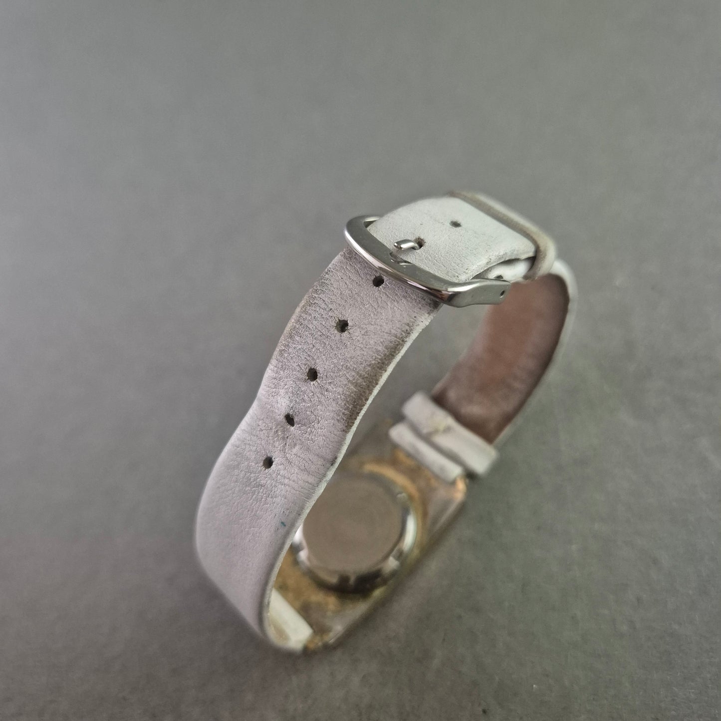 Elegante Quemex Damen Uhr mit Weißem Lederarmband