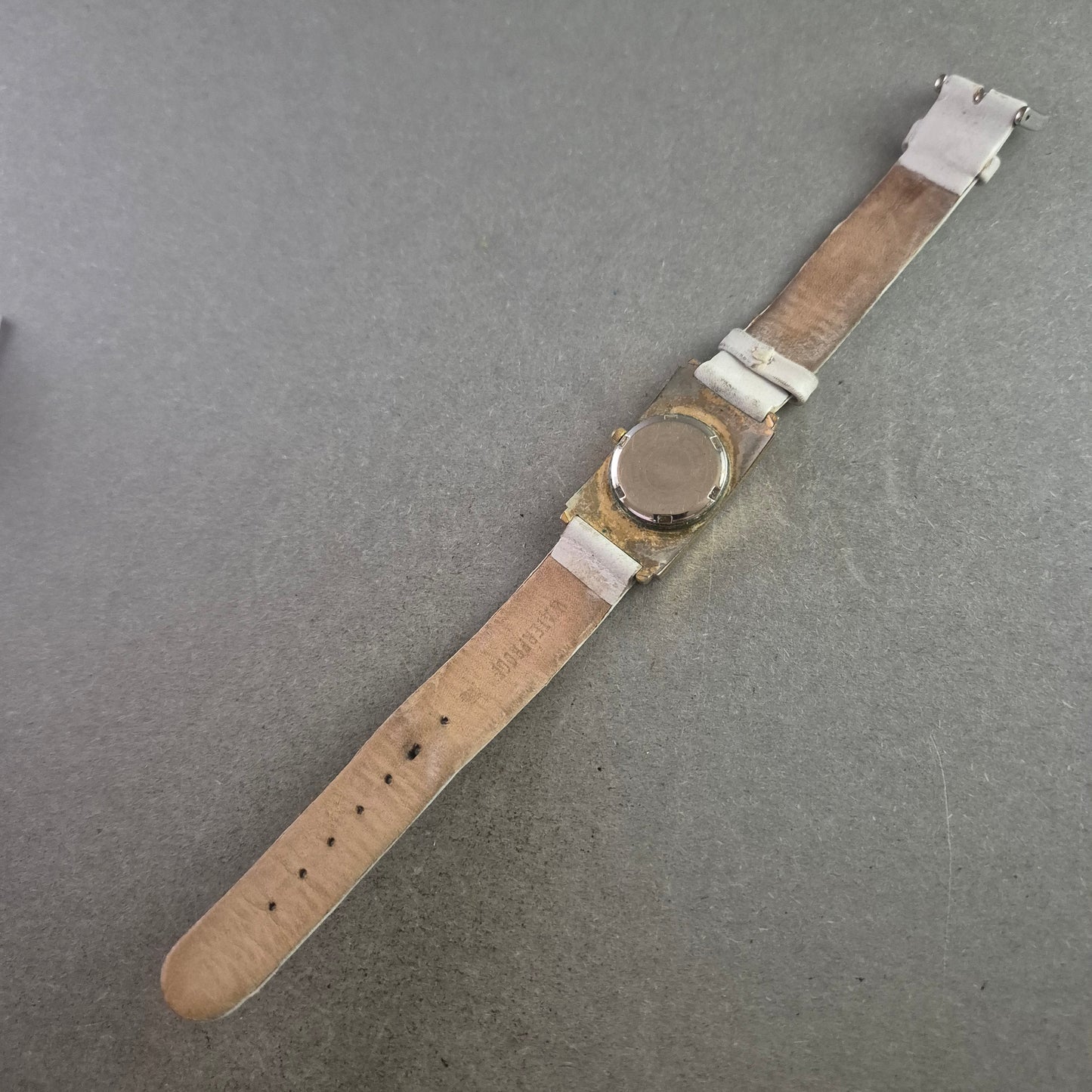 Elegante Quemex Damen Uhr mit Weißem Lederarmband