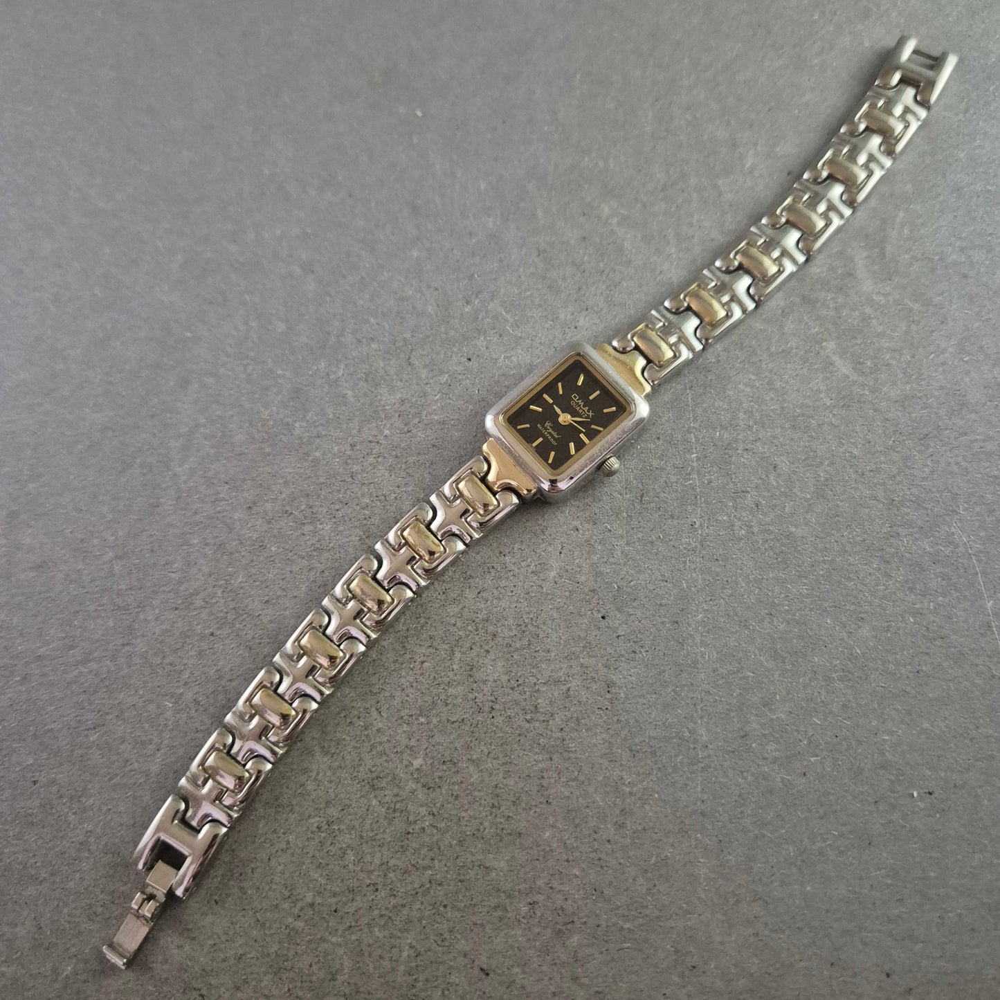 Omax Damen Uhr mit Schwarzem Zifferblatt und Edelstahlarmband