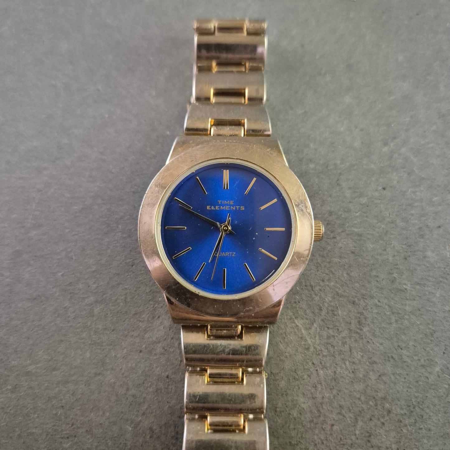 Time Elements Damen Uhr mit Blauem Zifferblatt und Goldarmband