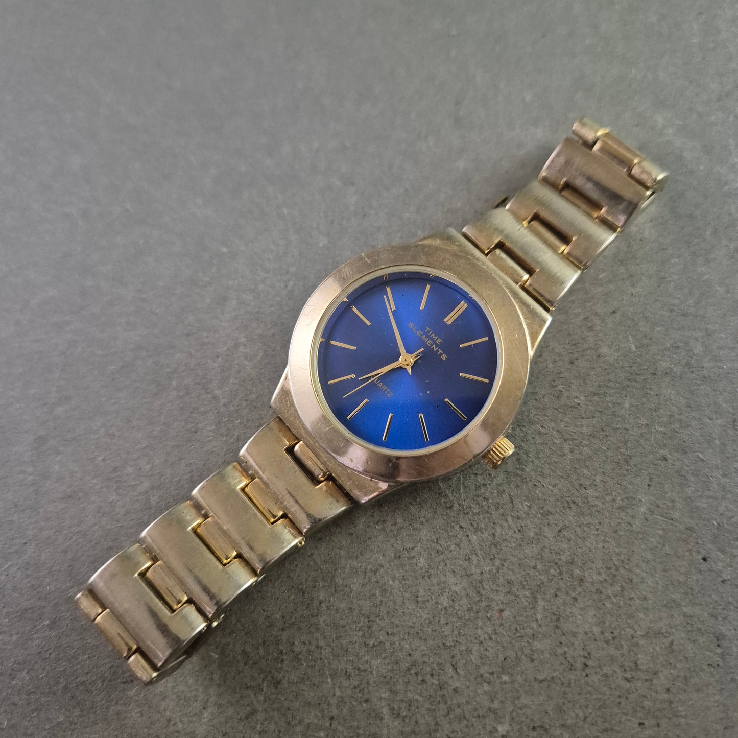 Time Elements Damen Uhr mit Blauem Zifferblatt und Goldarmband