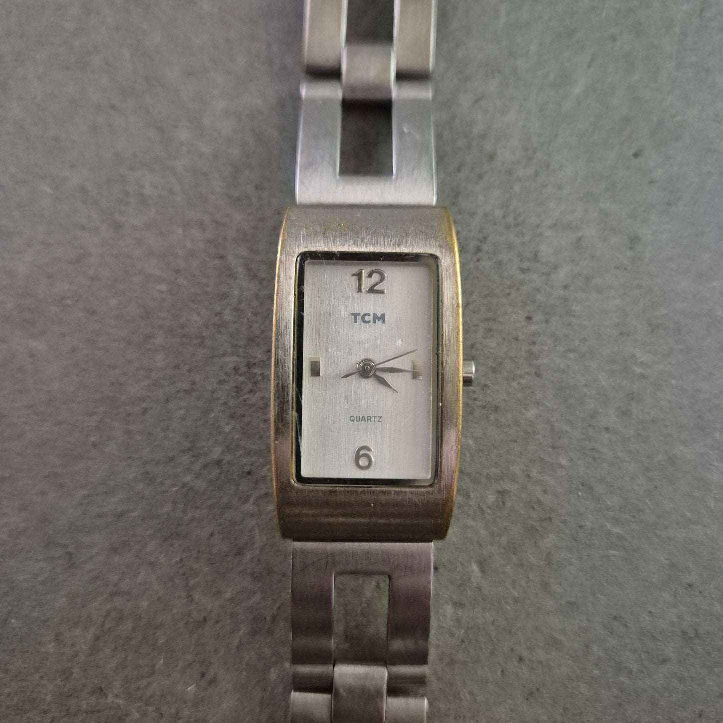 TCM Damen Uhr mit Rechteckigem Gehäuse und Edelstahlarmband