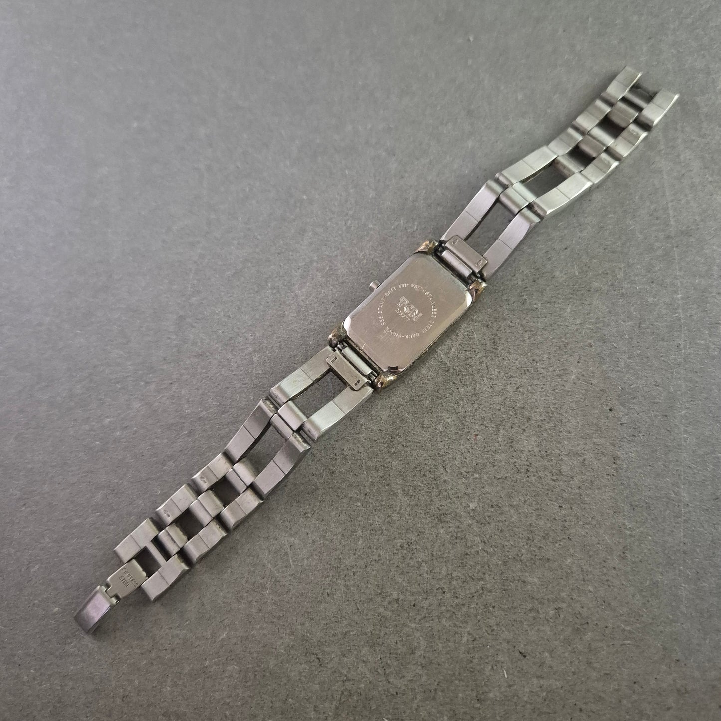 TCM Damen Uhr mit Rechteckigem Gehäuse und Edelstahlarmband