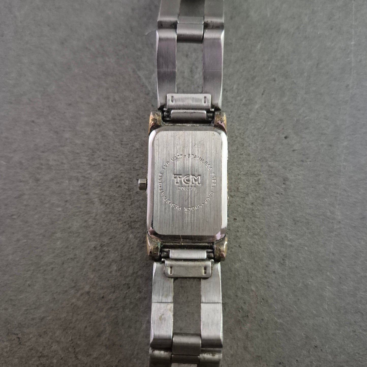 TCM Damen Uhr mit Rechteckigem Gehäuse und Edelstahlarmband