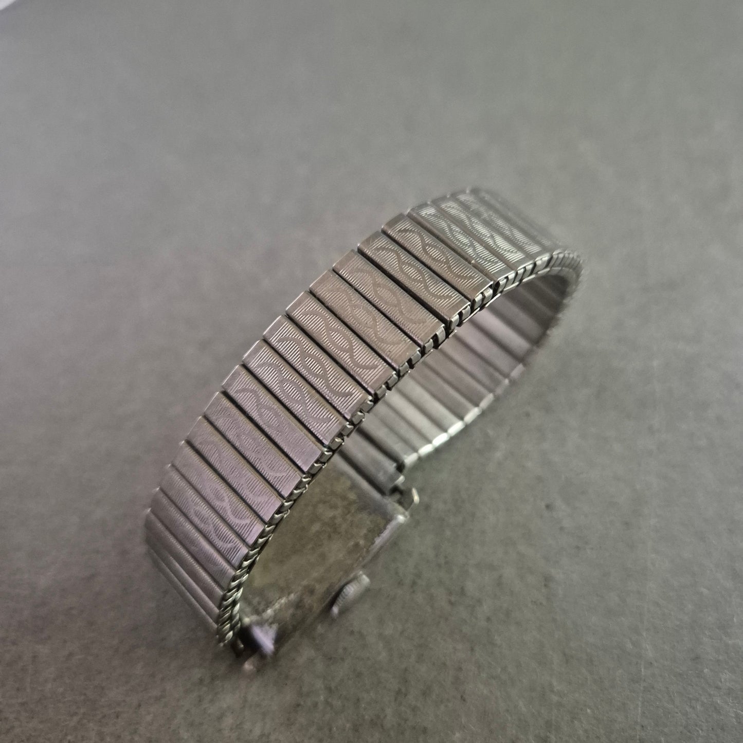 Vintage Damen Uhr mit Quadratischem Gehäuse und Flexband