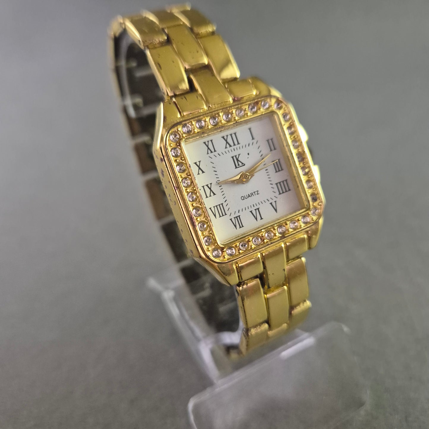 Elegante Damen Uhr in Goldoptik mit Strassbesatz