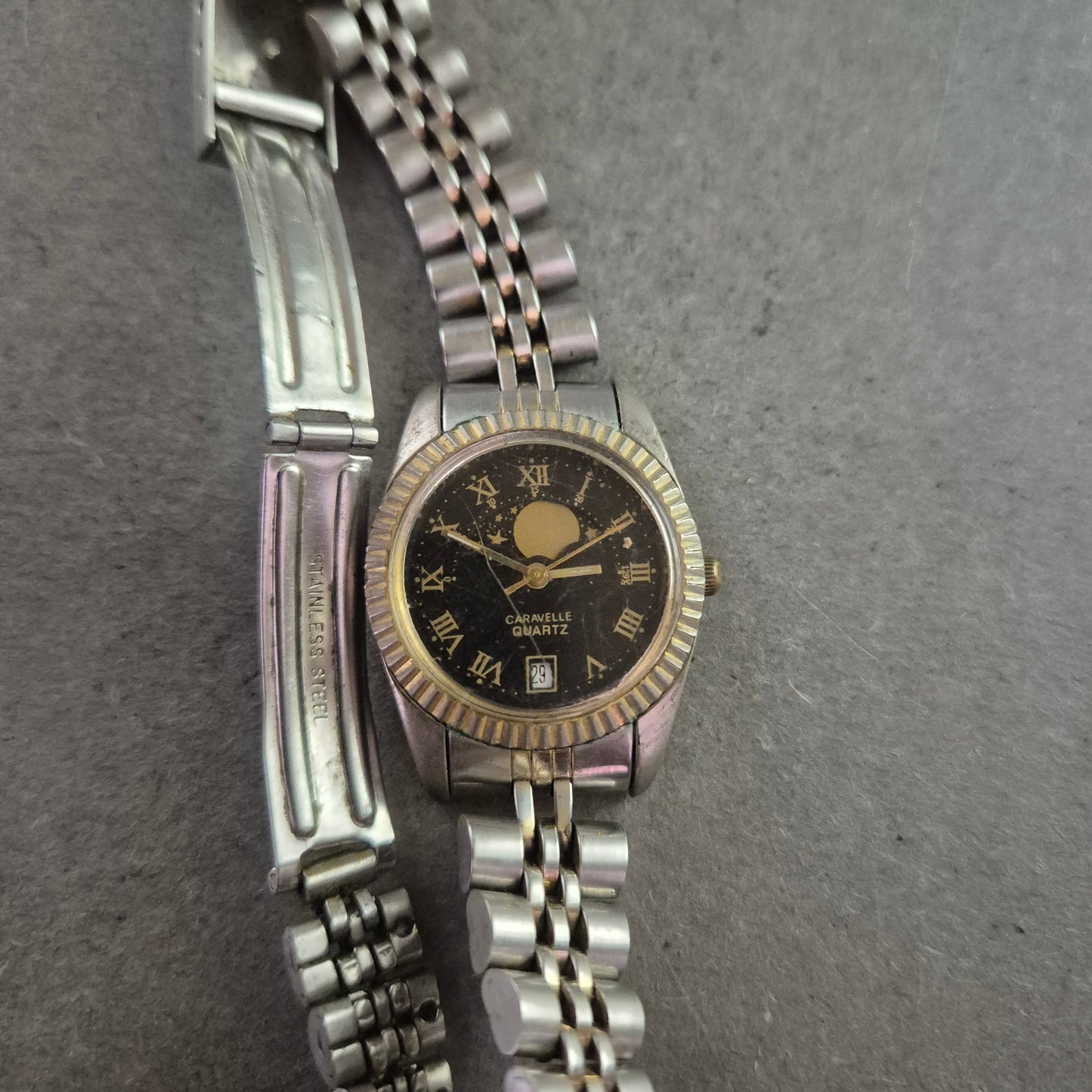 Caravelle by Bulova Herren Uhr – Vintage Moonphase Design