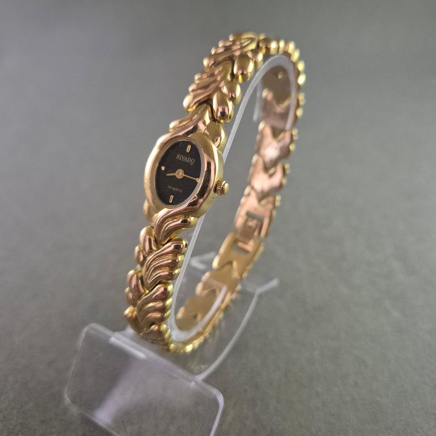 Elegante Rivado Damen Uhr – Goldfarben mit filigranem Armband