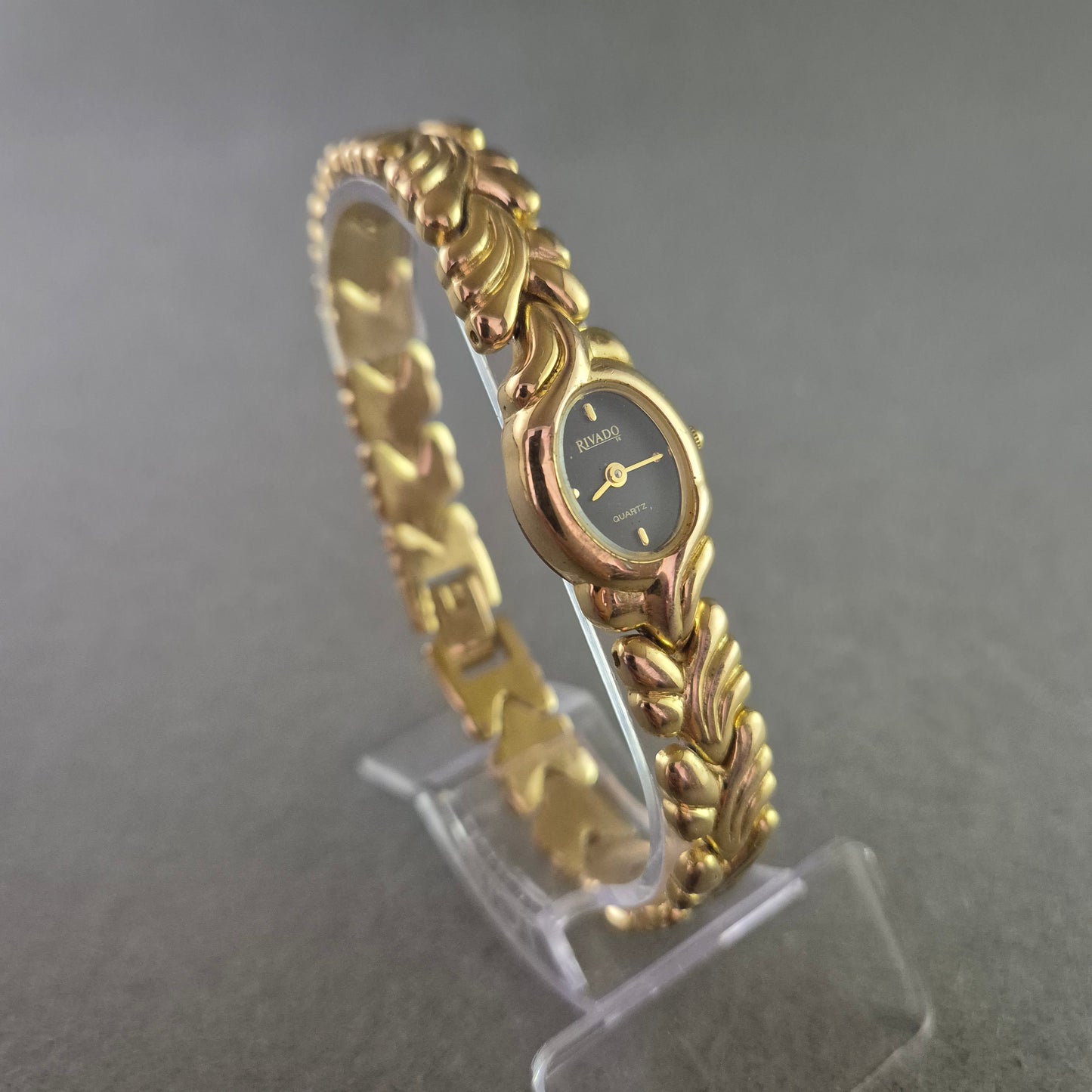 Elegante Rivado Damen Uhr – Goldfarben mit filigranem Armband