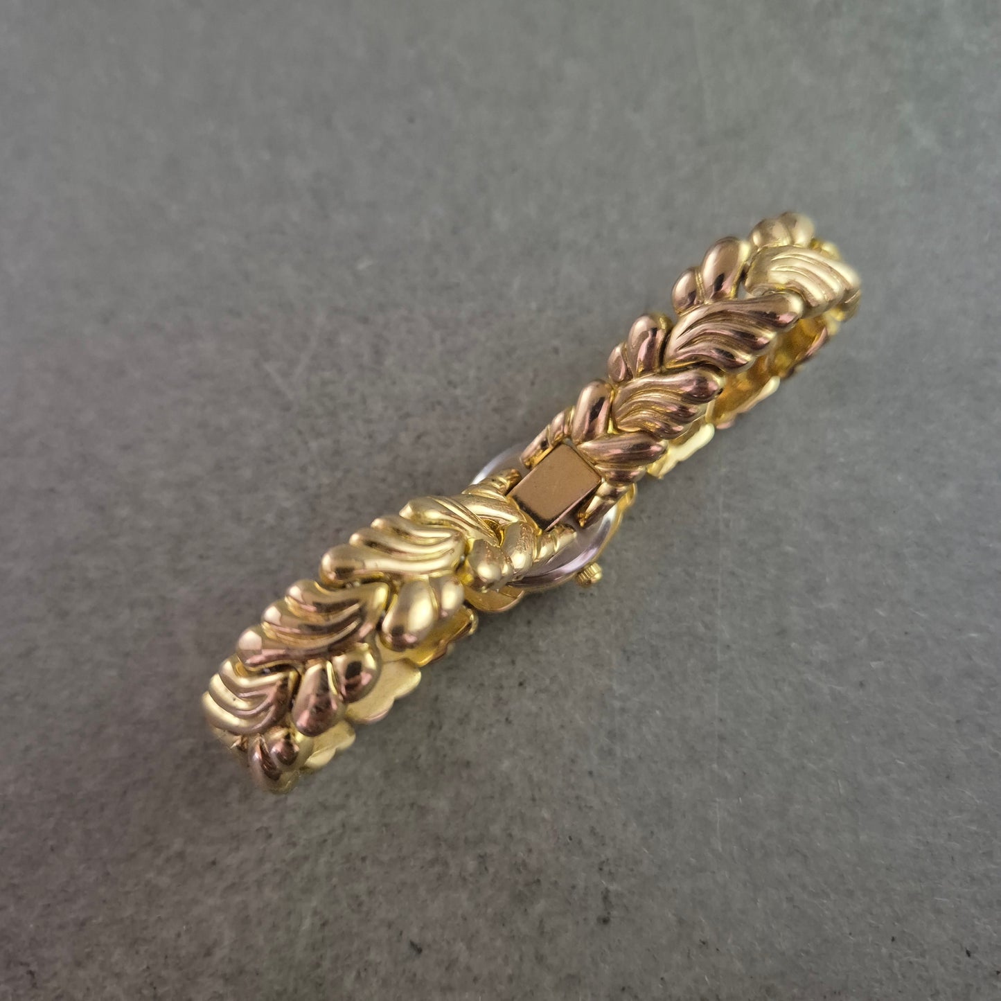 Elegante Rivado Damen Uhr – Goldfarben mit filigranem Armband