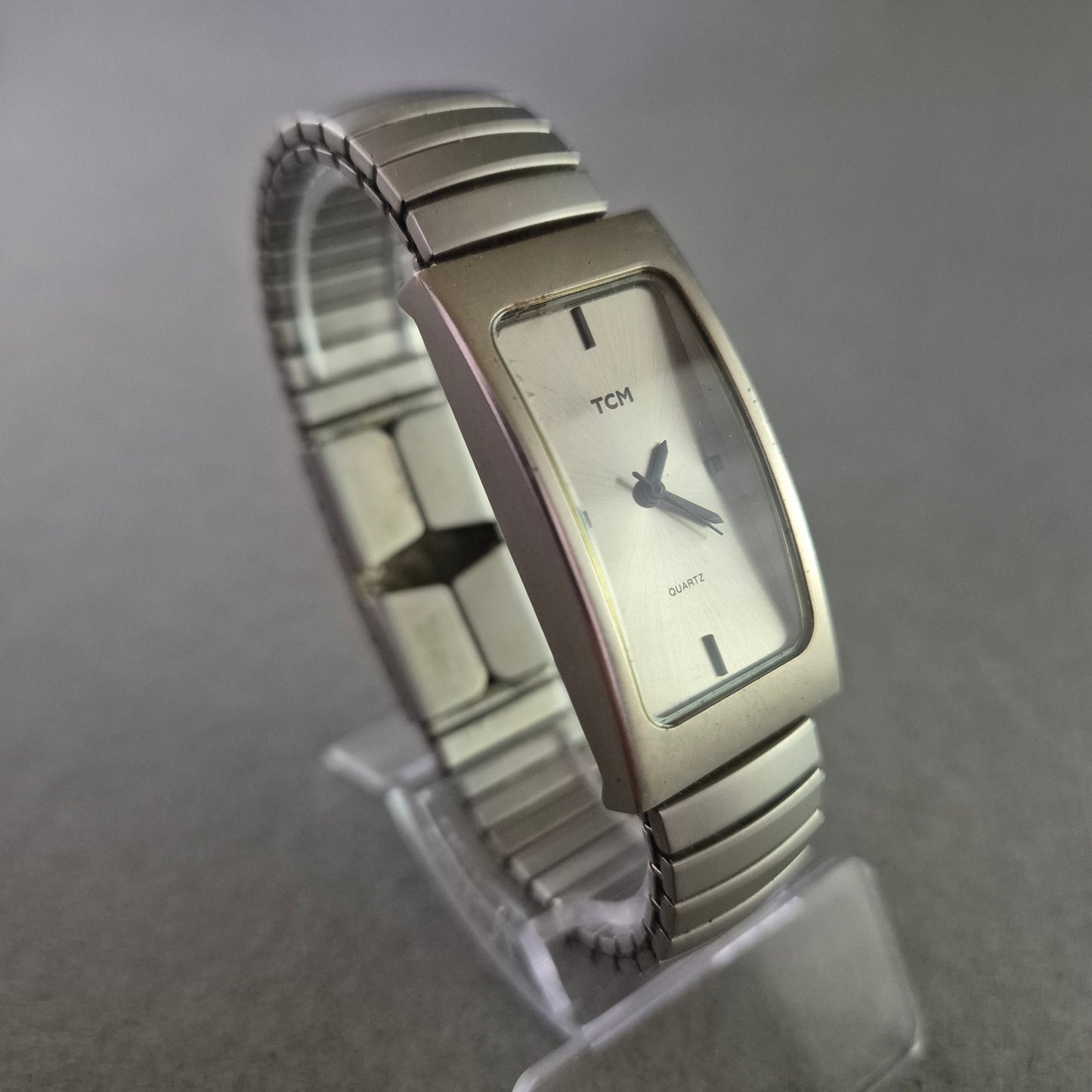 TCM Damen Uhr – Rechteckiges Gehäuse, Edelstahlarmband, Quarzwerk