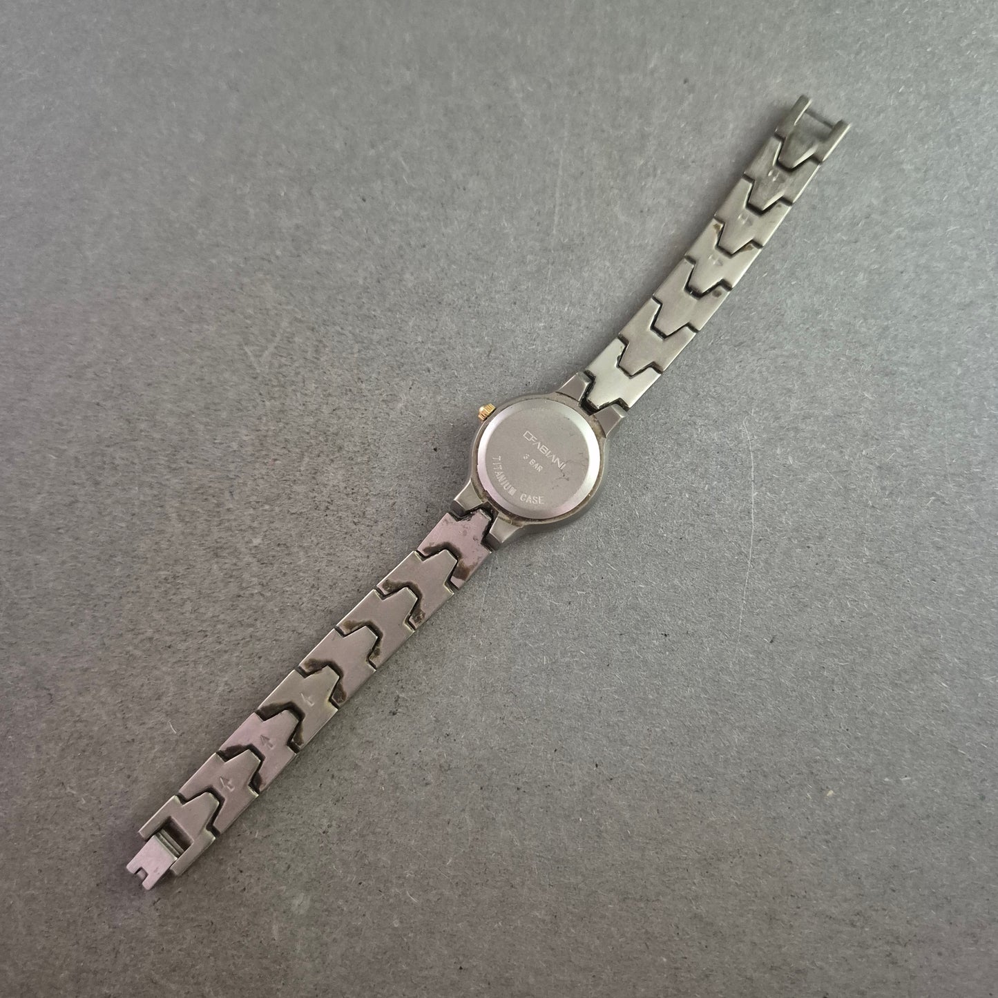 Fabiani Damen Uhr – Titan Gehäuse mit Bicolor Armband