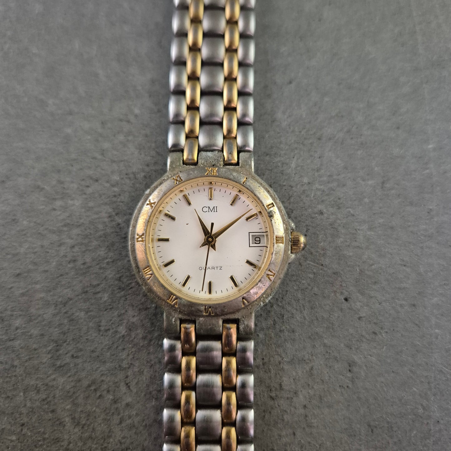 CMI Damen Uhr – Quarz mit Datumsanzeige im Bicolor-Design