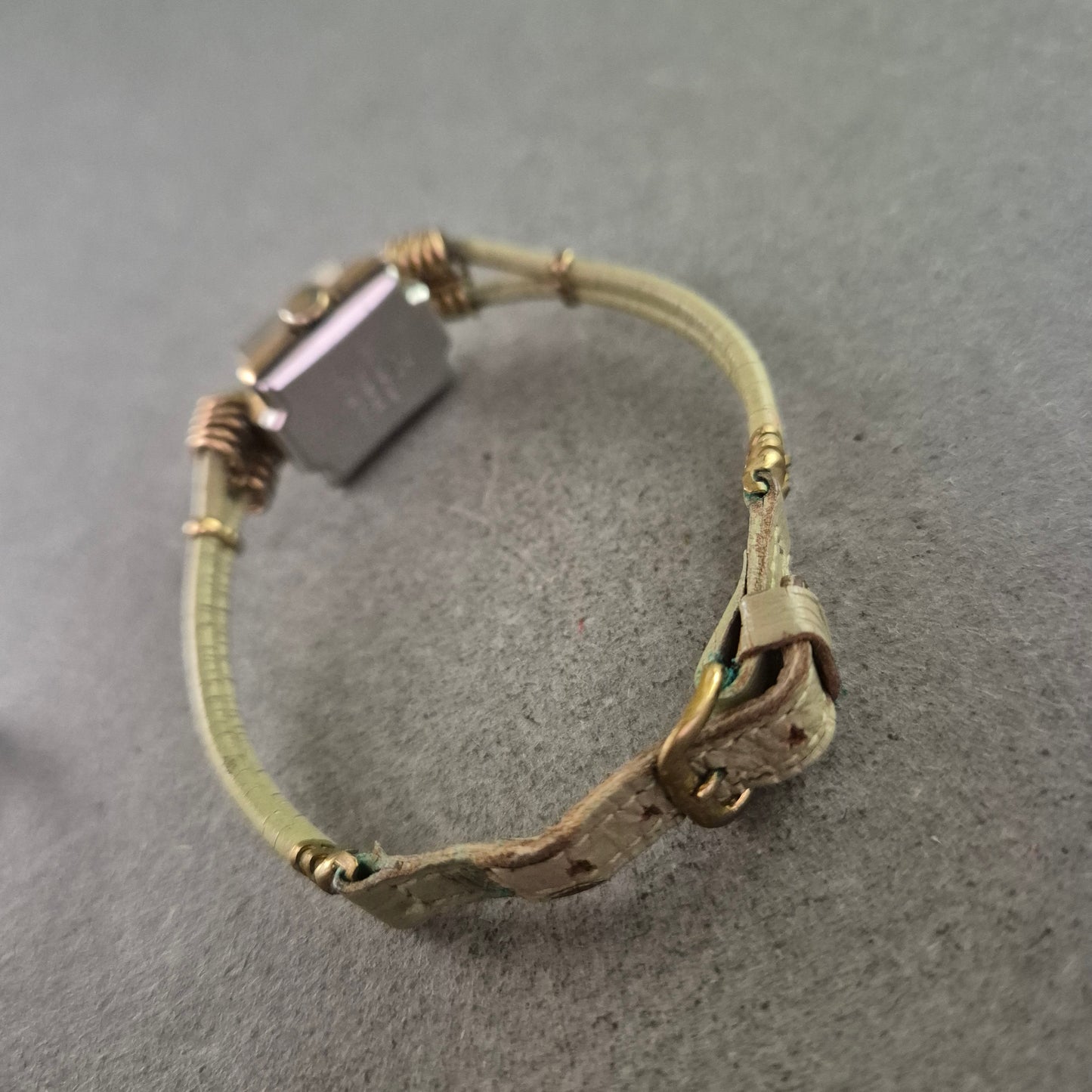 Vintage Damen Uhr – Rechteckiges Gehäuse, Walzgold 20 Mikron