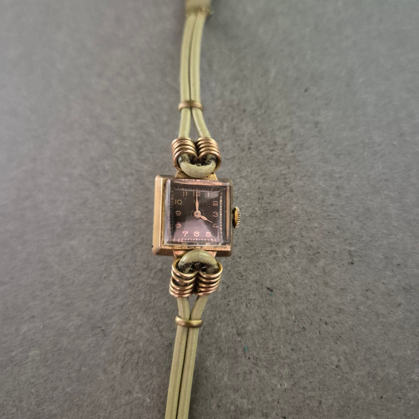 Vintage Damen Uhr – Rechteckiges Gehäuse, Walzgold 20 Mikron