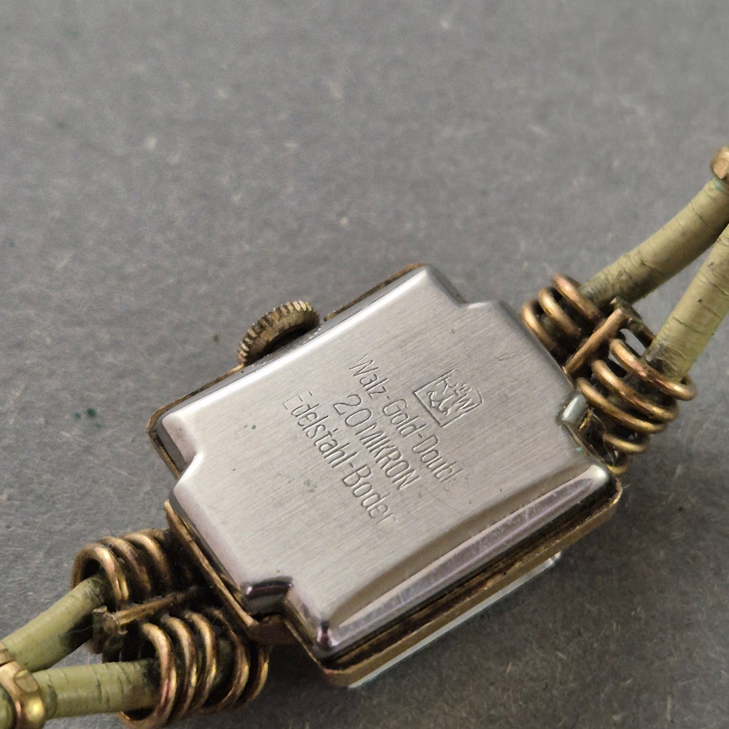 Vintage Damen Uhr – Rechteckiges Gehäuse, Walzgold 20 Mikron