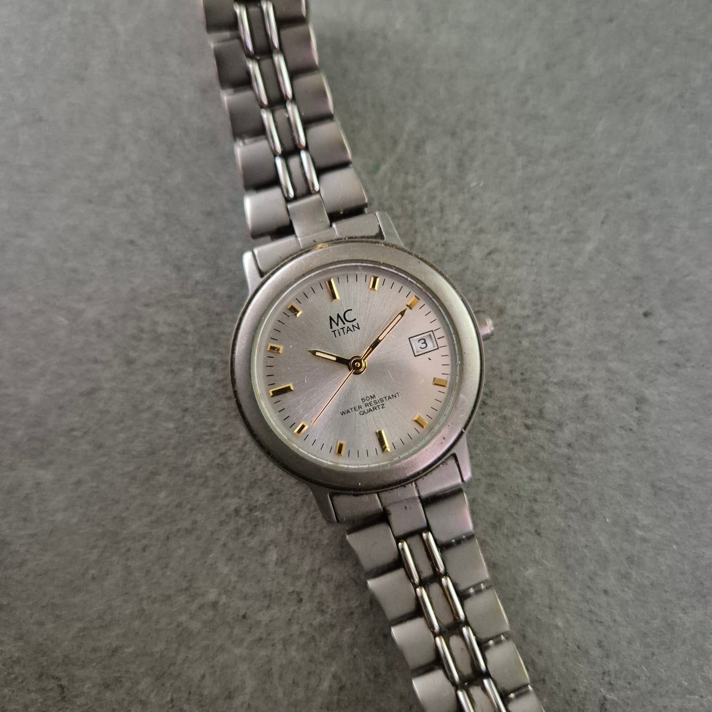 MC Titan Damen Uhr – Quarz mit Datum, 5 ATM wasserdicht